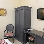 Estee فندق 4*