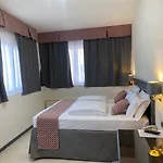 فندق Estee ديسينسانو ديل غاردا