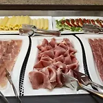 Estee فندق 4*