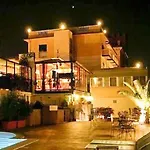 Estee ديسينسانو ديل غاردا