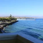 Estee ديسينسانو ديل غاردا