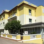 فندق Estee