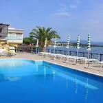 فندق Estee
