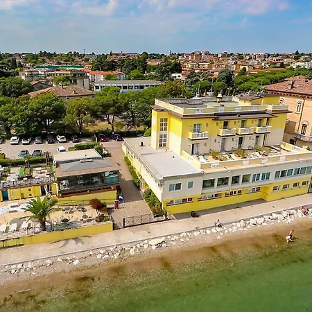 Estee Hotel 4*