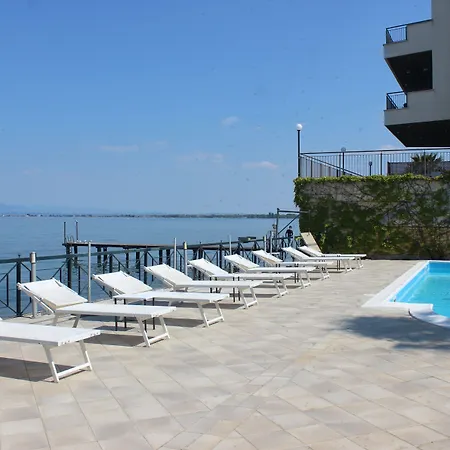Estee Hotel