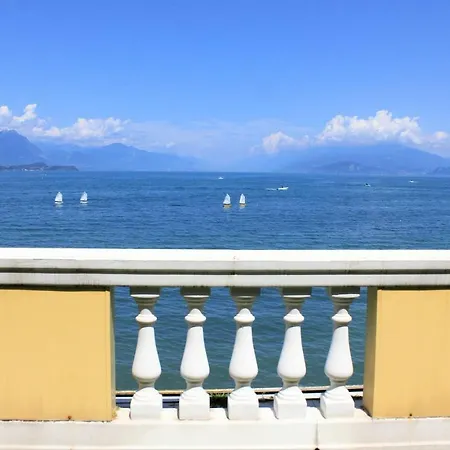 Estee Desenzano del Garda
