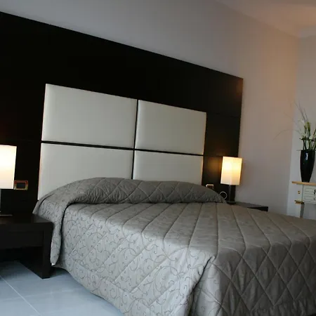Estee Hotel 4*