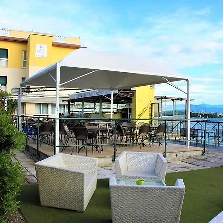 Estee Hotel 4*