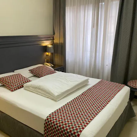 Estee Hotel
