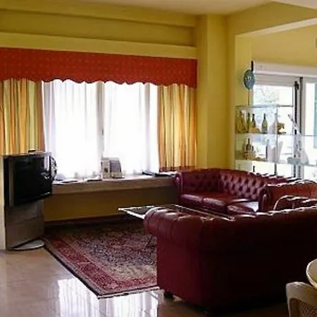 Estee Hotel