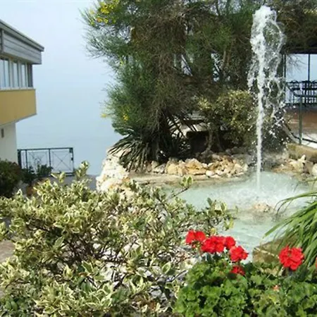 Estee Hotel