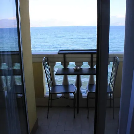 Estee 4* Desenzano del Garda