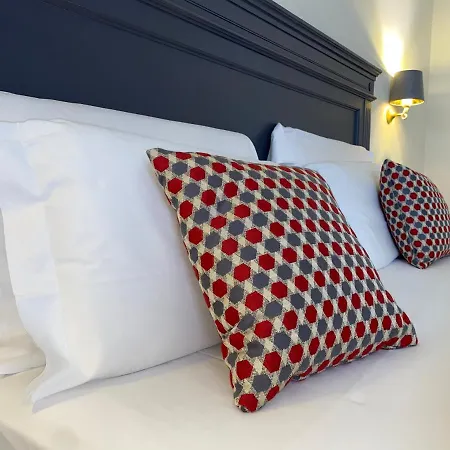 Estee Hotel
