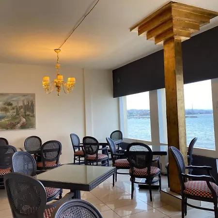 Estee Ντεζεντσάνο ντελ Γκάρντα