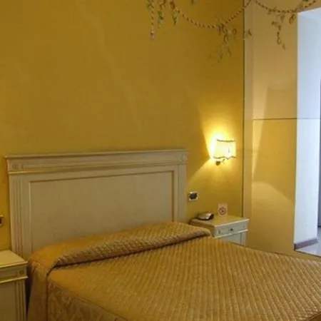 Estee Desenzano del Garda