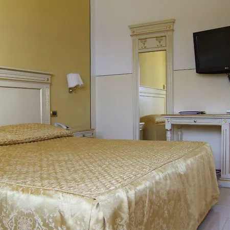 Estee Hotel