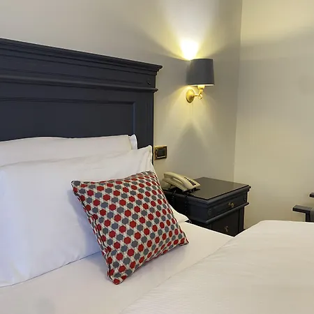 Estee 4* Desenzano del Garda