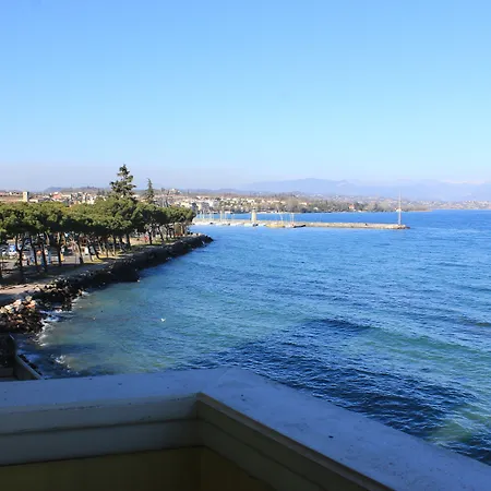 Estee Desenzano del Garda