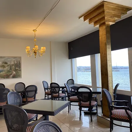 Estee Hotel