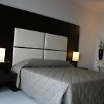 Estee Ξενοδοχείο 4*