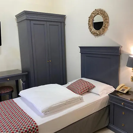 Estée 4*